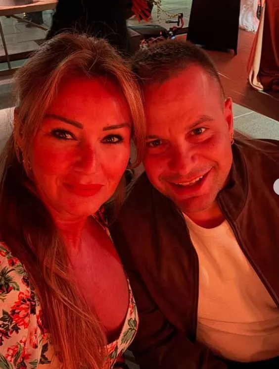 Pınar Altuğ'dan eşi Yağmur Atacan ve kızı Su ile mutlu aile pozu