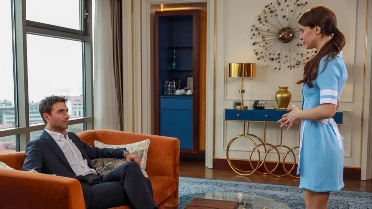 Çift Kişilik Oda'nın Nilüfer'i Devrim Özkan'dan Butter Yellow look