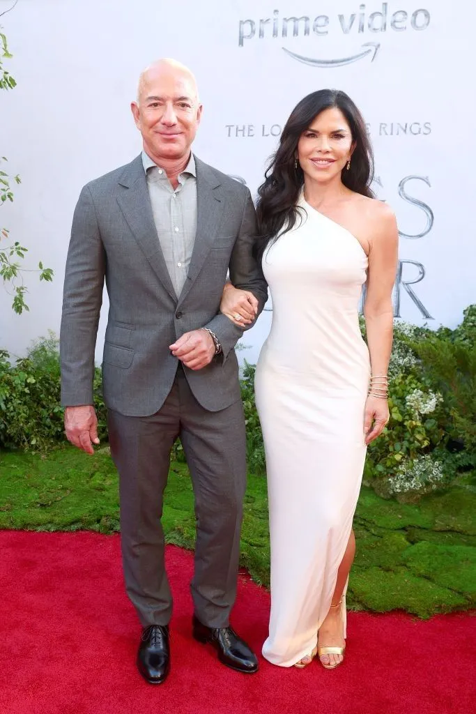 Lauren Sanchez’in gelinliği için 900 saat harcandı: Sofia Loren'in giydiği gelinlikle aynı çıktı