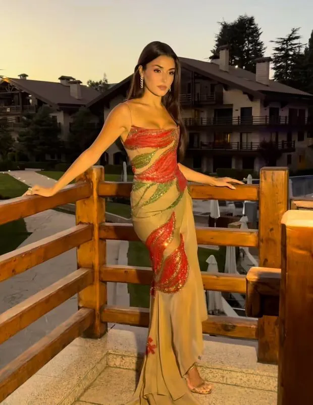 Hande Erçel ve Hakan Sabancı Lübnan’da düğüne katıldı