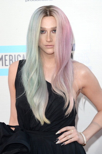 Kesha'nın renkli saçları