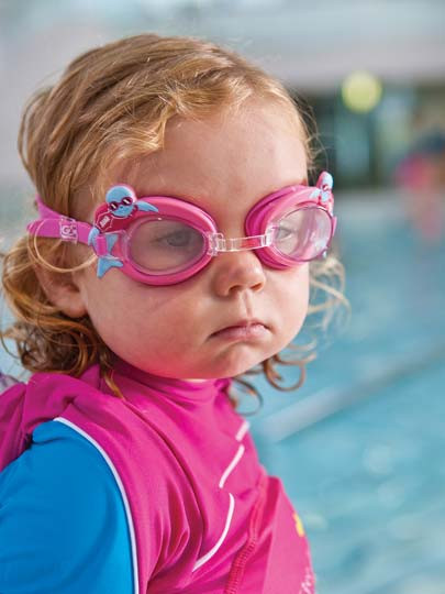 UV korumalı yüzücü gözlüğü