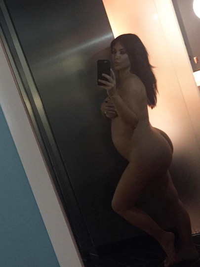 Hamile ve çıplak Kim Kardashian!