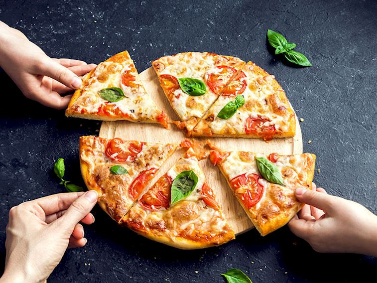 Pizza nasıl yapılır? Karışık pizza tarifi