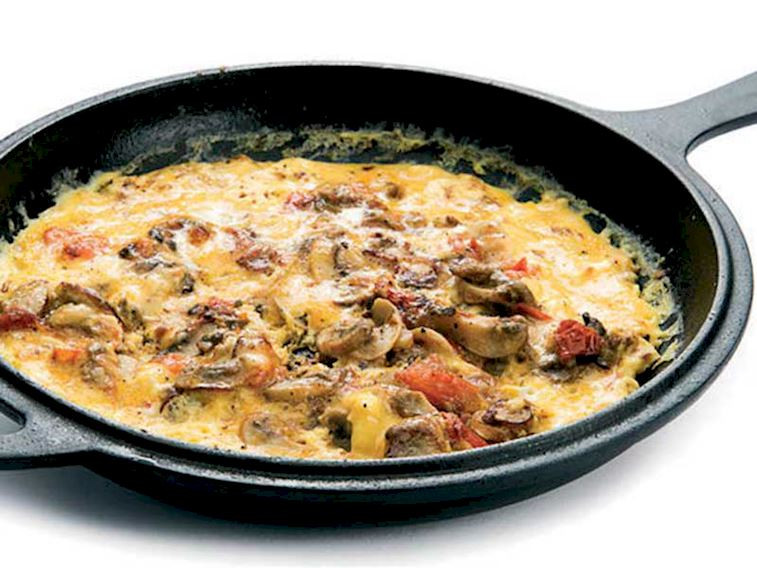 Kinoalı mantarlı mevsim omlet