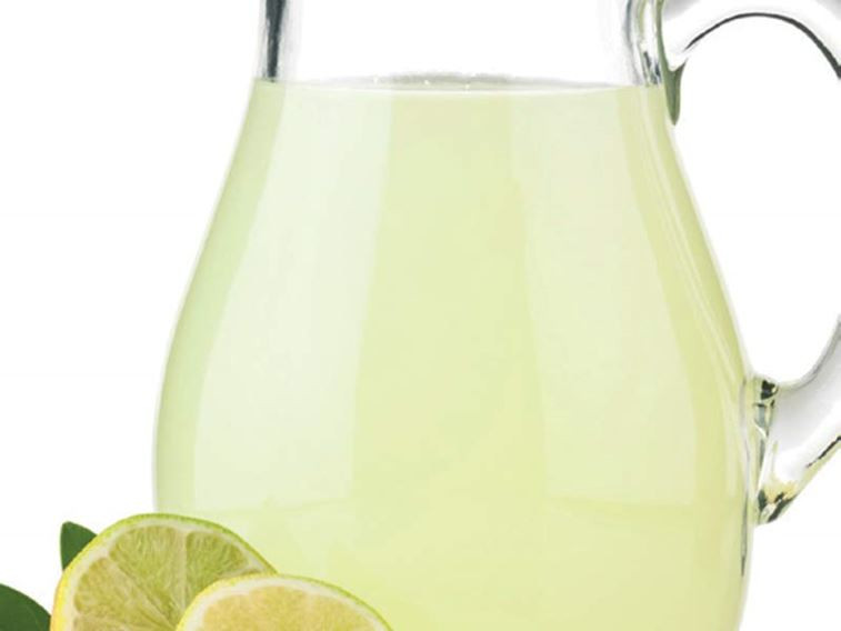 Ev yapımı zencefilli limonata