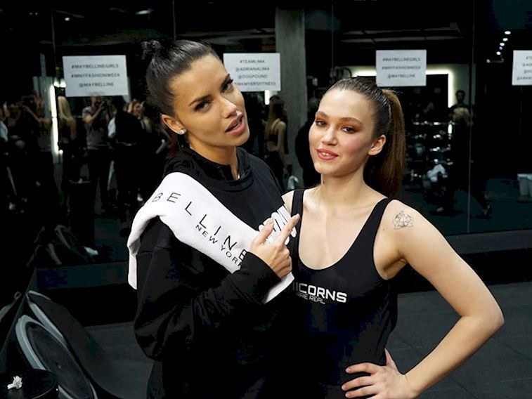 Melisa Şenolsun ve Adriana Lima boks ringinde buluştu!